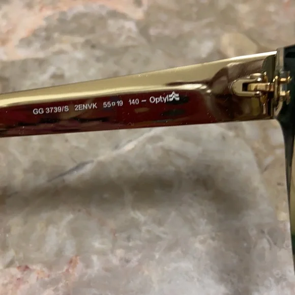 Gucci 👓 sunglasses & case - Picture 4 of 6